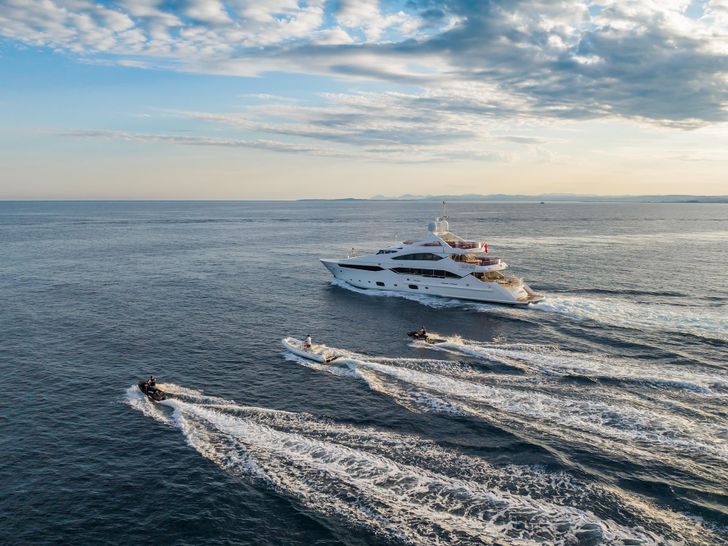 THUMPER Sunseeker 40m - cruising with the tender and jet skis THUMPER Sunseeker 40m - cruising with the tender and jet skis