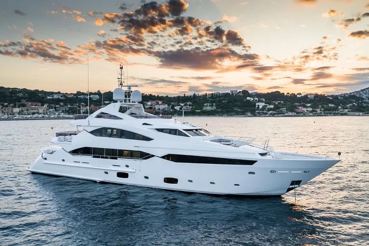 Charter Yacht THUMPER - Sunseeker 40m - 5 Cabins - Cannes - Nice - Antibes - St Tropez - Monaco - French Riviera
