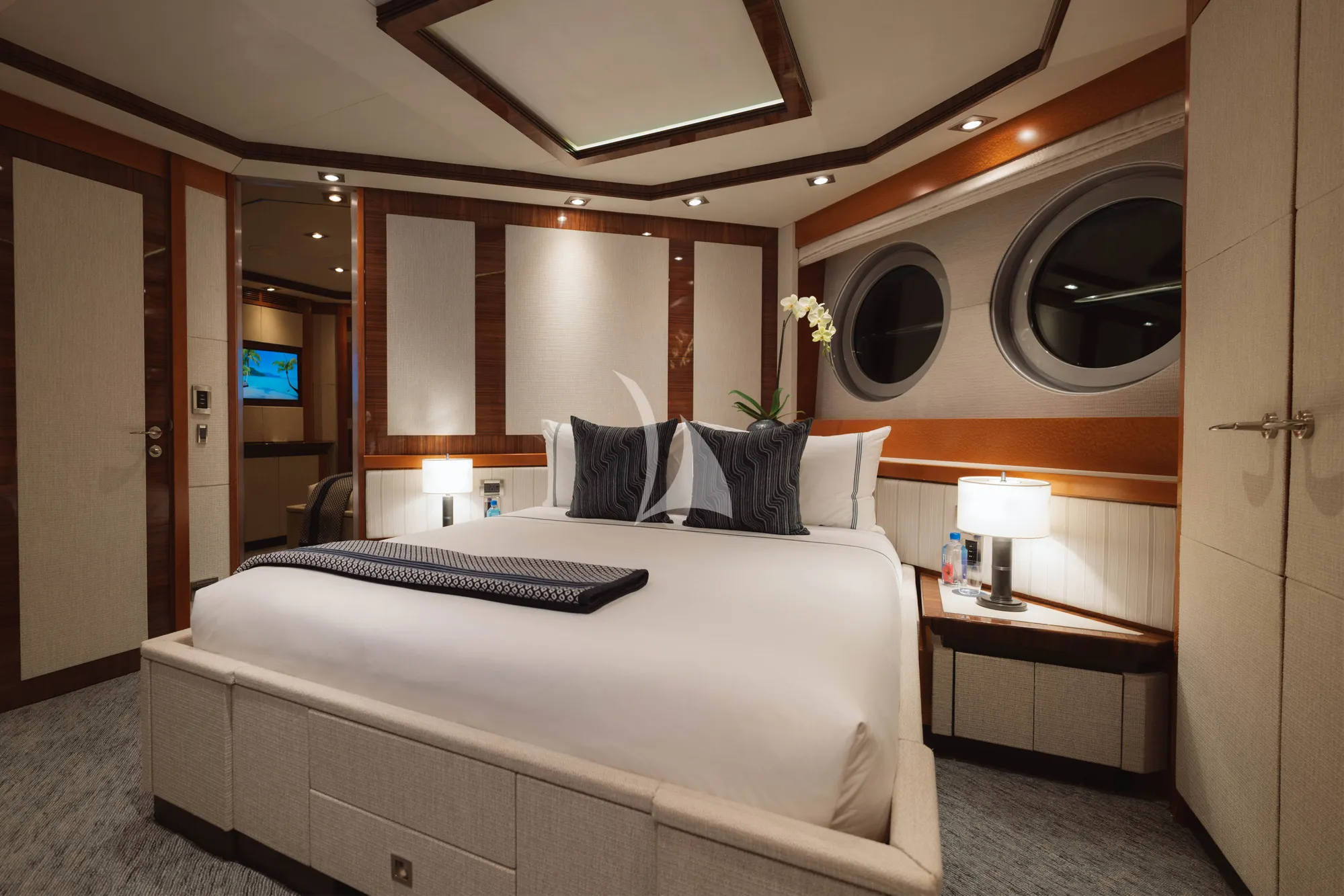 Charter Yacht THUNDER - Palmer Johnson 150 - 5 Cabins - Nassau - Exumas - Bahamas