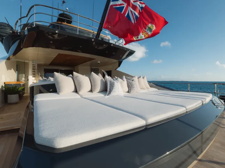 THUNDER Palmer Johnson 150 - aft sunbathing area THUNDER Palmer Johnson 150 - aft sunbathing area