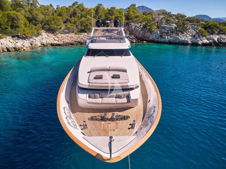 TIGRA Cantieri di Pisa Akhir 31 - foredeck TIGRA Cantieri di Pisa Akhir 31 - foredeck