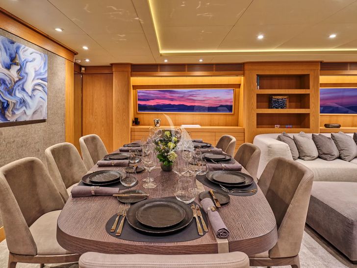 TIGRA Cantieri di Pisa Akhir 31 - main dining table TIGRA Cantieri di Pisa Akhir 31 - main dining table