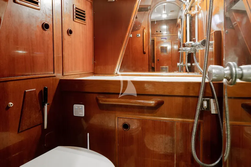 TIGRIS Nautor's Swan 76 - bunk cabin 1 bathroom