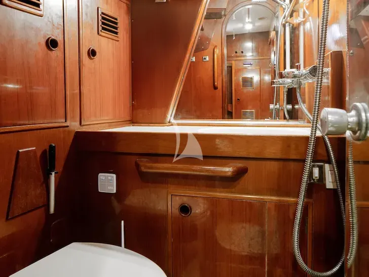 TIGRIS Nautor's Swan 76 - bunk cabin 1 bathroom TIGRIS Nautor's Swan 76 - bunk cabin 1 bathroom