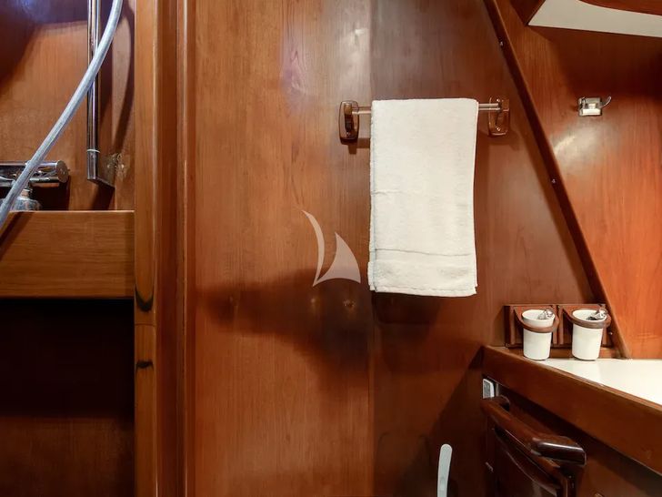 TIGRIS Nautor's Swan 76 - bunk cabin 2 bathroom TIGRIS Nautor's Swan 76 - bunk cabin 2 bathroom