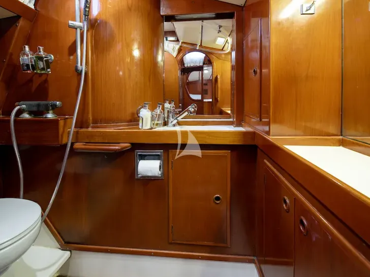 TIGRIS Nautor's Swan 76 - double cabin 2 bathroom TIGRIS Nautor's Swan 76 - double cabin 2 bathroom