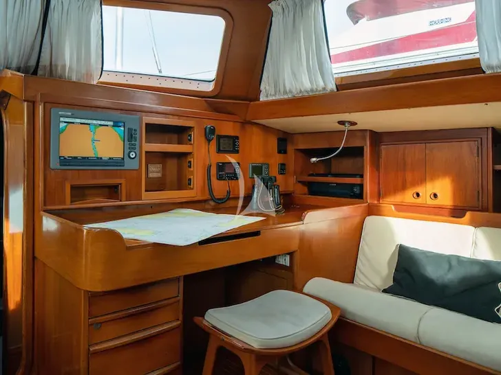 TIGRIS Nautor's Swan 76 - navigation center TIGRIS Nautor's Swan 76 - navigation center