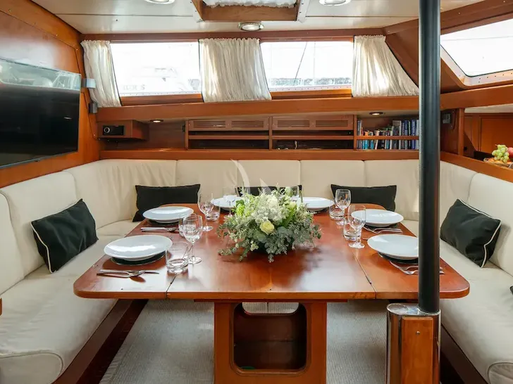 TIGRIS Nautor's Swan 76 - saloon dining lounge TIGRIS Nautor's Swan 76 - saloon dining lounge