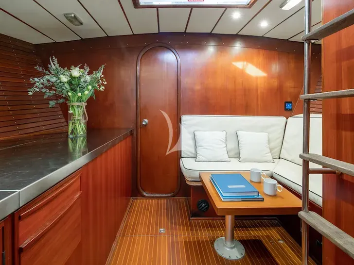 TIGRIS Nautor's Swan 76 - saloon lounge TIGRIS Nautor's Swan 76 - saloon lounge