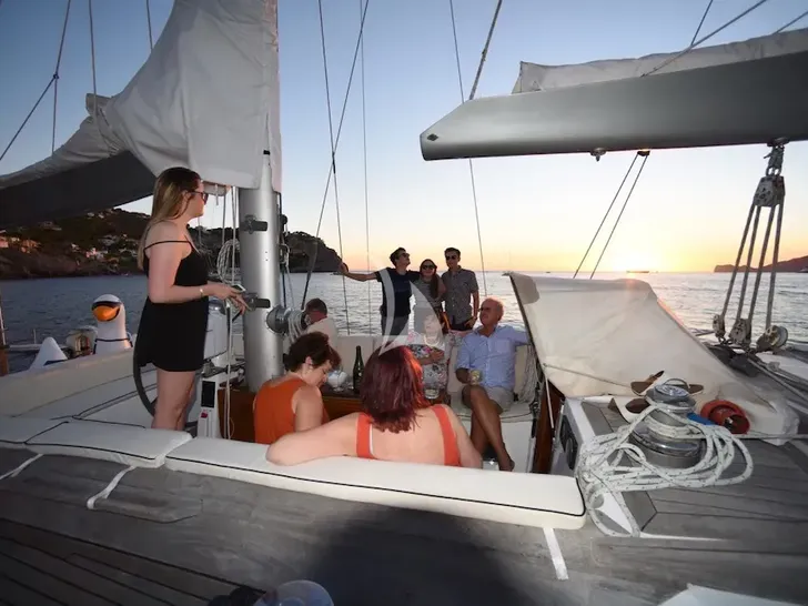 TIGRIS Nautor's Swan 76 - upper deck lounge TIGRIS Nautor's Swan 76 - upper deck lounge