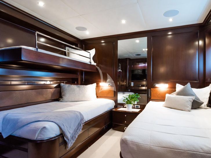 MAXIMILIAN MMIV Sunrise 45 twin cabin 1 MAXIMILIAN MMIV Sunrise 45 twin cabin 1
