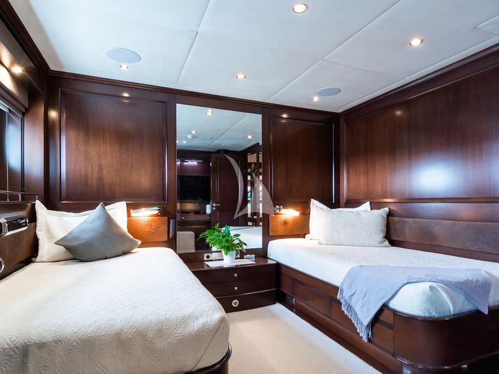 MAXIMILIAN MMIV Sunrise 45 twin cabin 2 MAXIMILIAN MMIV Sunrise 45 twin cabin 2