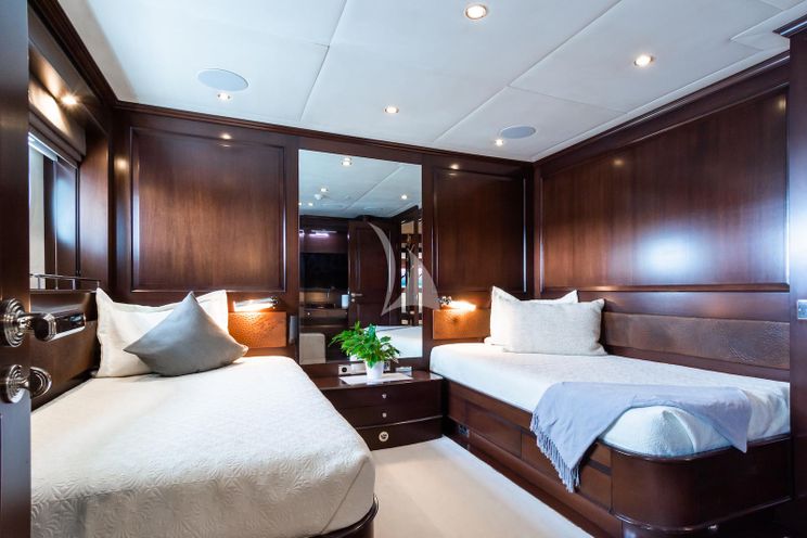 Charter Yacht MAXIMILIAN MMIV - Sunrise 45 - 5 Cabins - Athens - Mykonos - Paros - Cyclades - Greece