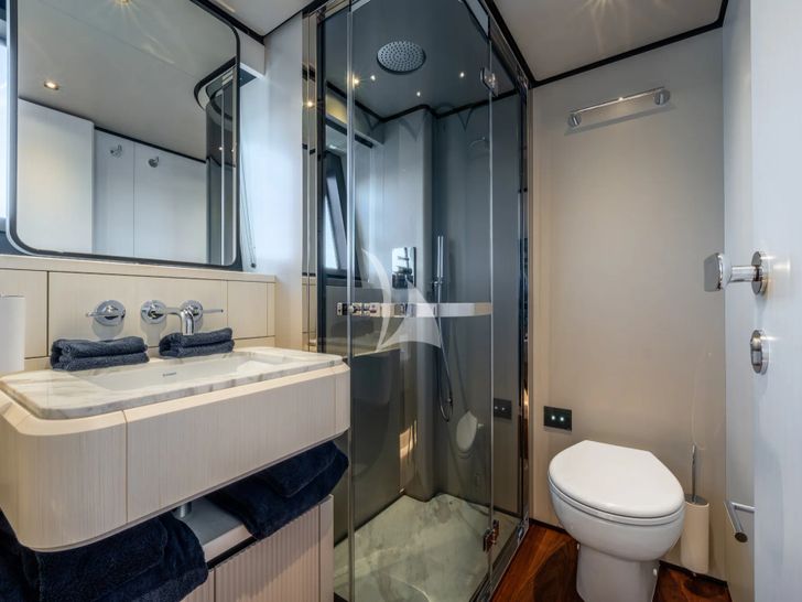 TOGETHER Ferretti 940 - VIP cabin 1 bathroom TOGETHER Ferretti 940 - VIP cabin 1 bathroom