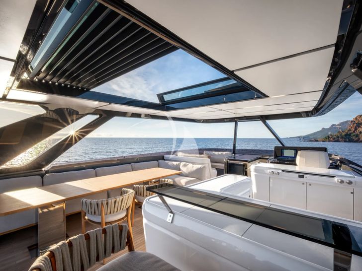 TOGETHER Ferretti 940 - sundeck dining area and bar TOGETHER Ferretti 940 - sundeck dining area and bar