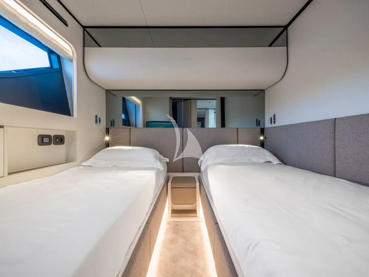 TOGETHER Ferretti 940 - twin cabin TOGETHER Ferretti 940 - twin cabin