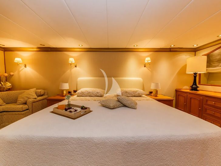 TO JE TO Benetti Classic 115 - VIP cabin 1 TO JE TO Benetti Classic 115 - VIP cabin 1