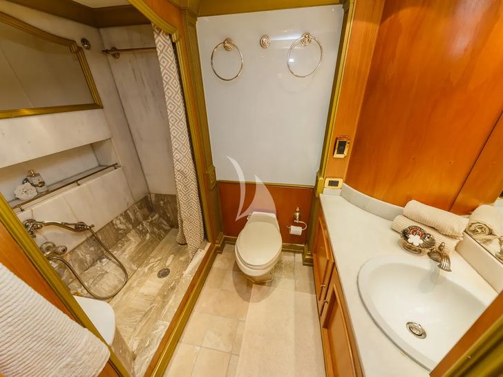 TO JE TO Benetti Classic 115 - VIP cabin 2 bathroom TO JE TO Benetti Classic 115 - VIP cabin 2 bathroom