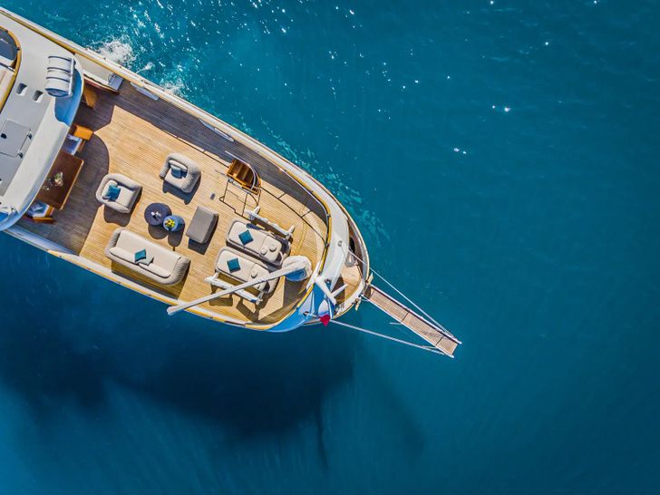 TO JE TO Benetti Classic 115 - aft shot TO JE TO Benetti Classic 115 - aft shot