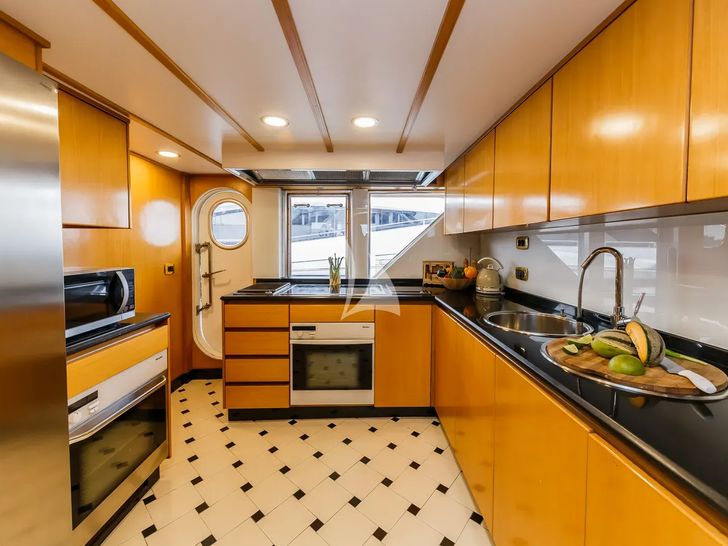 TO JE TO Benetti Classic 115 - galley TO JE TO Benetti Classic 115 - galley