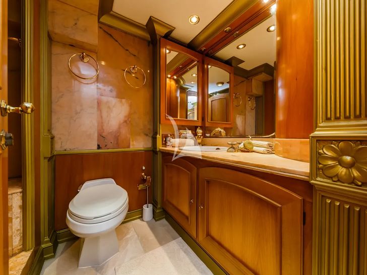 TO JE TO Benetti Classic 115 - master cabin toilet and lavatory TO JE TO Benetti Classic 115 - master cabin toilet and lavatory