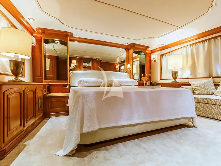 TO JE TO Benetti Classic 115 - master cabin TO JE TO Benetti Classic 115 - master cabin