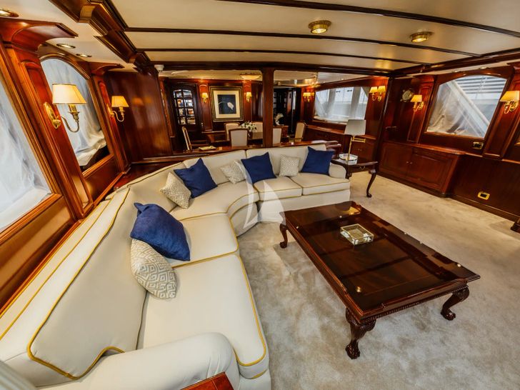 TO JE TO Benetti Classic 115 - saloon TO JE TO Benetti Classic 115 - saloon
