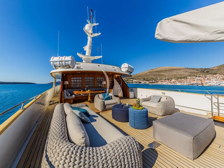 TO JE TO Benetti Classic 115 - sky deck aft TO JE TO Benetti Classic 115 - sky deck aft