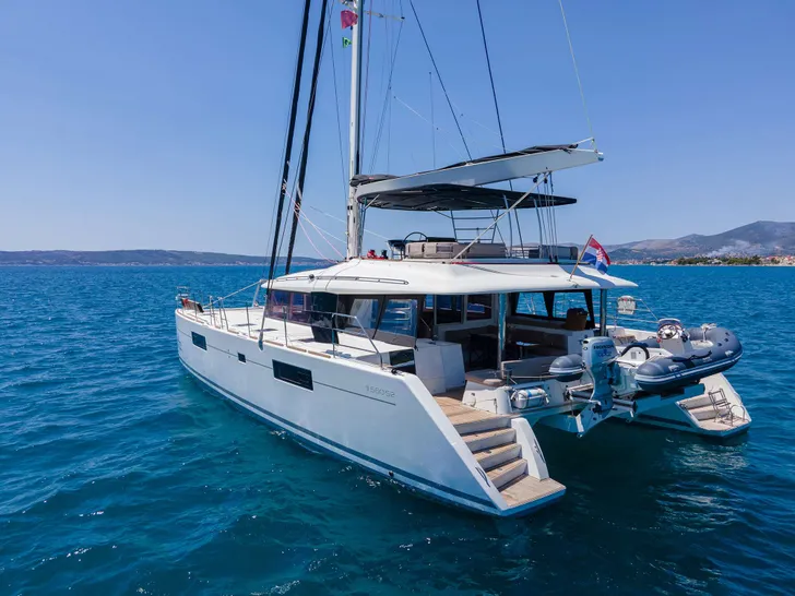 TOPAZ Lagoon 560 S2 - exterior aft view TOPAZ Lagoon 560 S2 - exterior aft view