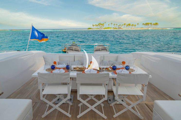 Charter Yacht TOTAL - Mangusta 108 - 4 Cabins - Nassau - Exumas - Bahamas