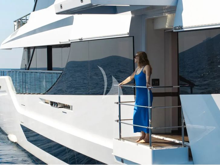 TOY Mangusta Oceano 43 - side balcony TOY Mangusta Oceano 43 - side balcony