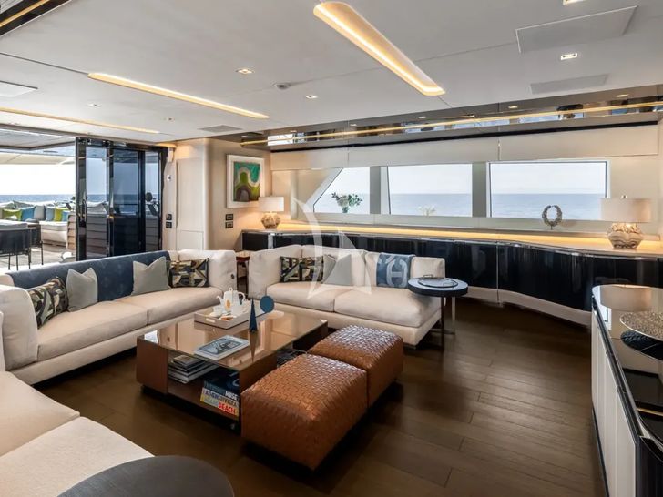 TOY Mangusta Oceano 43 - sky lounge TOY Mangusta Oceano 43 - sky lounge