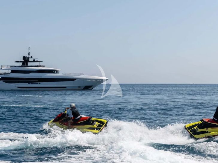 TOY Mangusta Oceano 43 - with the jet skis TOY Mangusta Oceano 43 - with the jet skis