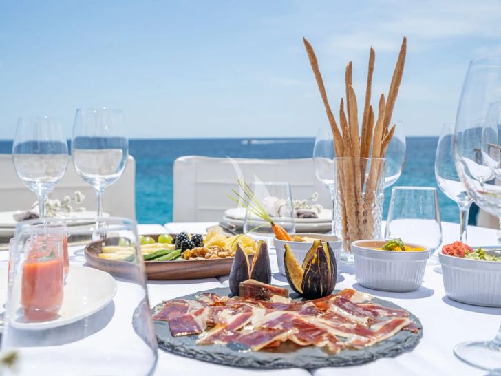 TRABUCAIRE Apreamare 66 - alfresco dining TRABUCAIRE Apreamare 66 - alfresco dining