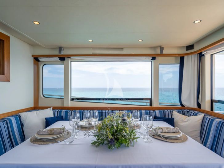 TRABUCAIRE Apreamare 66 - dining area TRABUCAIRE Apreamare 66 - dining area
