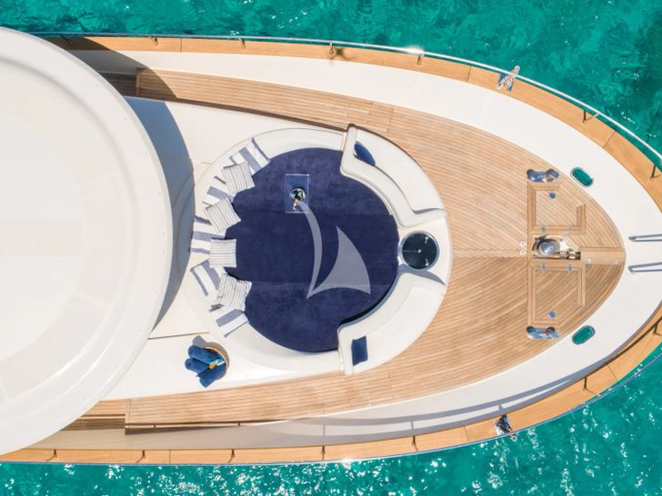 TRABUCAIRE Apreamare 66 - foredeck bronzing area TRABUCAIRE Apreamare 66 - foredeck bronzing area