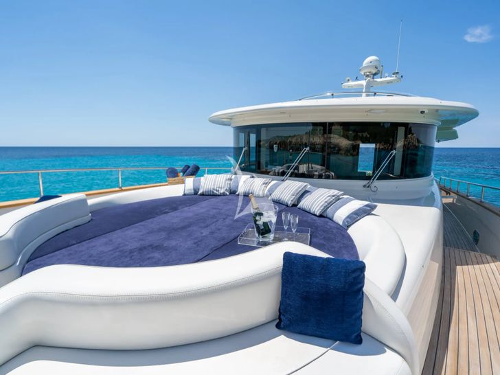 TRABUCAIRE Apreamare 66 - foredeck sun bed TRABUCAIRE Apreamare 66 - foredeck sun bed