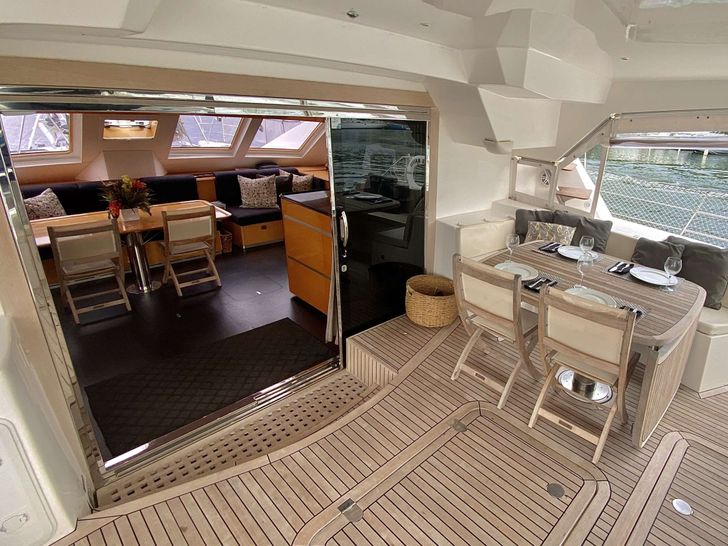 TRES SUENOS - Aft Deck