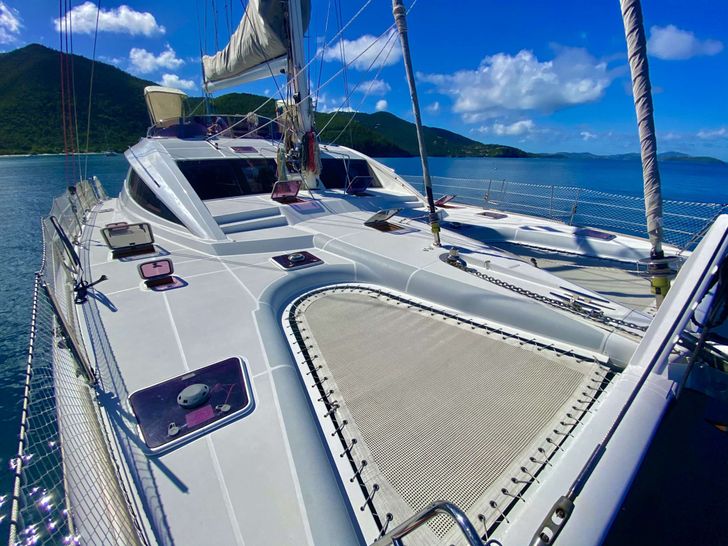 TRES SUENOS - Foredeck TRES SUENOS - Foredeck