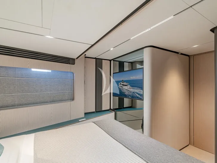 TRILOGY Ferretti Infynito 80 - VIP cabin 1 bed and TV TRILOGY Ferretti Infynito 80 - VIP cabin 1 bed and TV