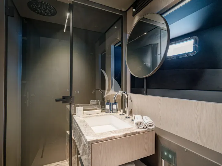 TRILOGY Ferretti Infynito 80 - VIP cabin 2 bathroom TRILOGY Ferretti Infynito 80 - VIP cabin 2 bathroom