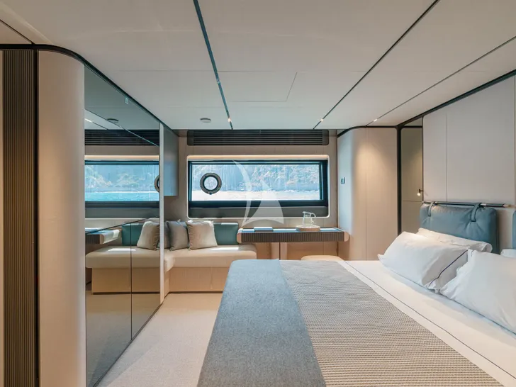 TRILOGY Ferretti Infynito 80 - master cabin TRILOGY Ferretti Infynito 80 - master cabin