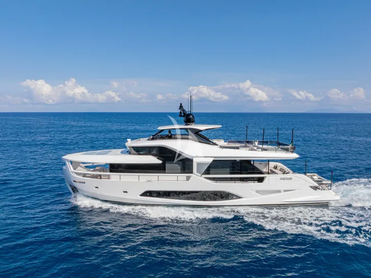 TRILOGY Ferretti Infynito 80 - profile TRILOGY Ferretti Infynito 80 - profile