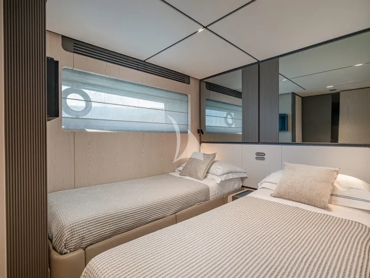 TRILOGY Ferretti Infynito 80 - twin cabin TRILOGY Ferretti Infynito 80 - twin cabin