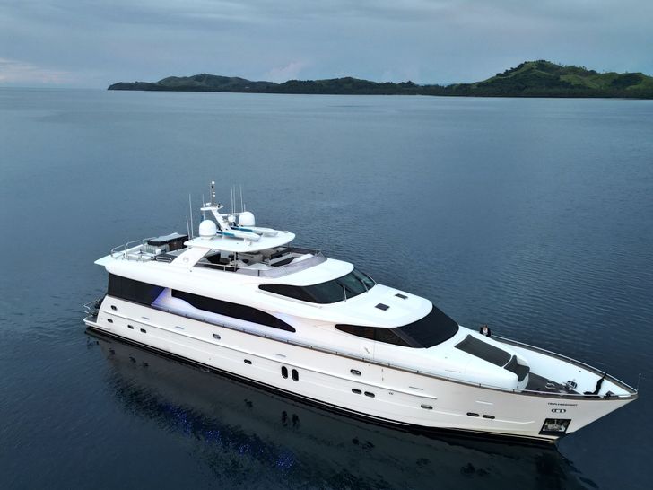 TRIPLE888EIGHT Horizon 94 - anchored aerial shot TRIPLE888EIGHT Horizon 94 - anchored aerial shot