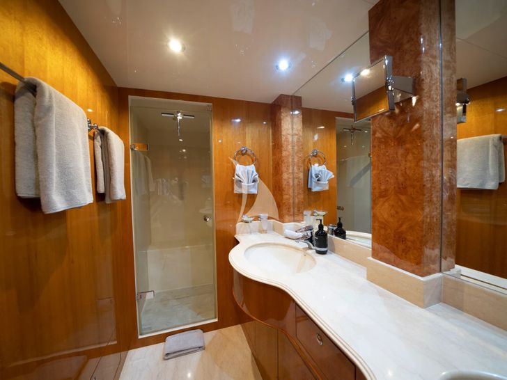 TRIPLE888EIGHT Horizon 94 - VIP cabin bathroom TRIPLE888EIGHT Horizon 94 - VIP cabin bathroom