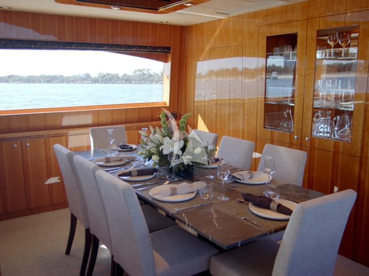 TRIPLE888EIGHT Horizon 94 - dining area TRIPLE888EIGHT Horizon 94 - dining area
