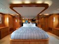 TRIPLE888EIGHT Horizon 94 - master cabin bed TRIPLE888EIGHT Horizon 94 - master cabin bed