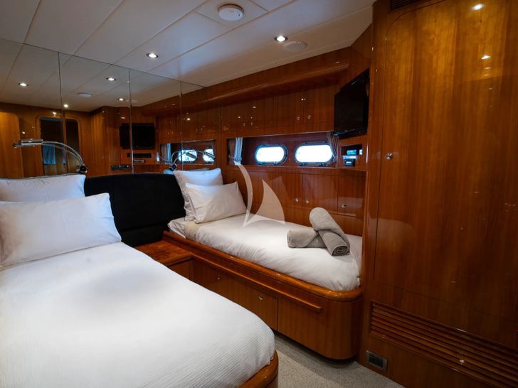 TRIPLE888EIGHT Horizon 94 - twin cabin TRIPLE888EIGHT Horizon 94 - twin cabin