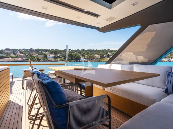 TRIPLE L Sanlorenzo SL78 - flybridge dining area TRIPLE L Sanlorenzo SL78 - flybridge dining area